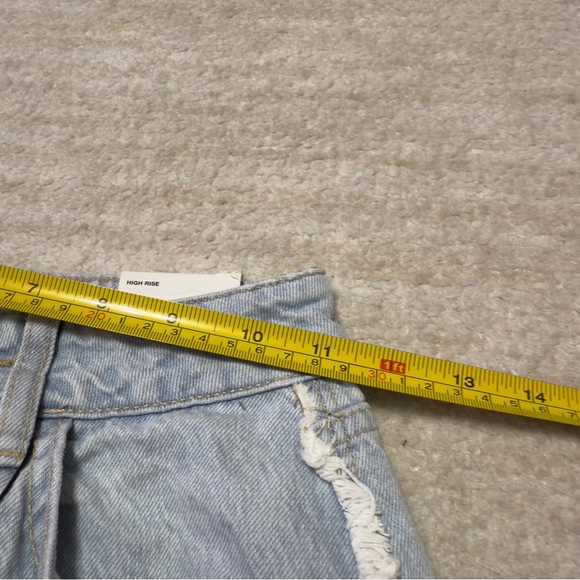 Zara Denim Shorts Womens Size 4 High Rise Light Wash Distressed Cut Off Fray Hem - Picture 4 of 9